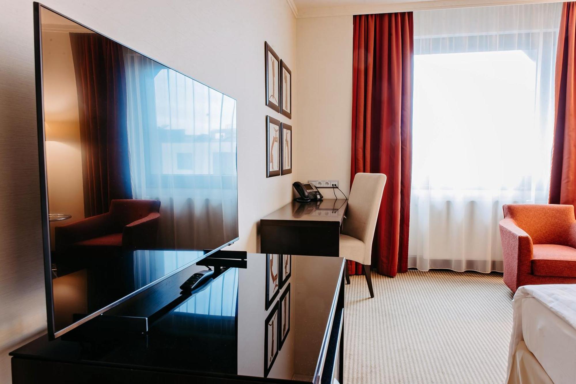 Crowne Plaza By Ihg Hotel
