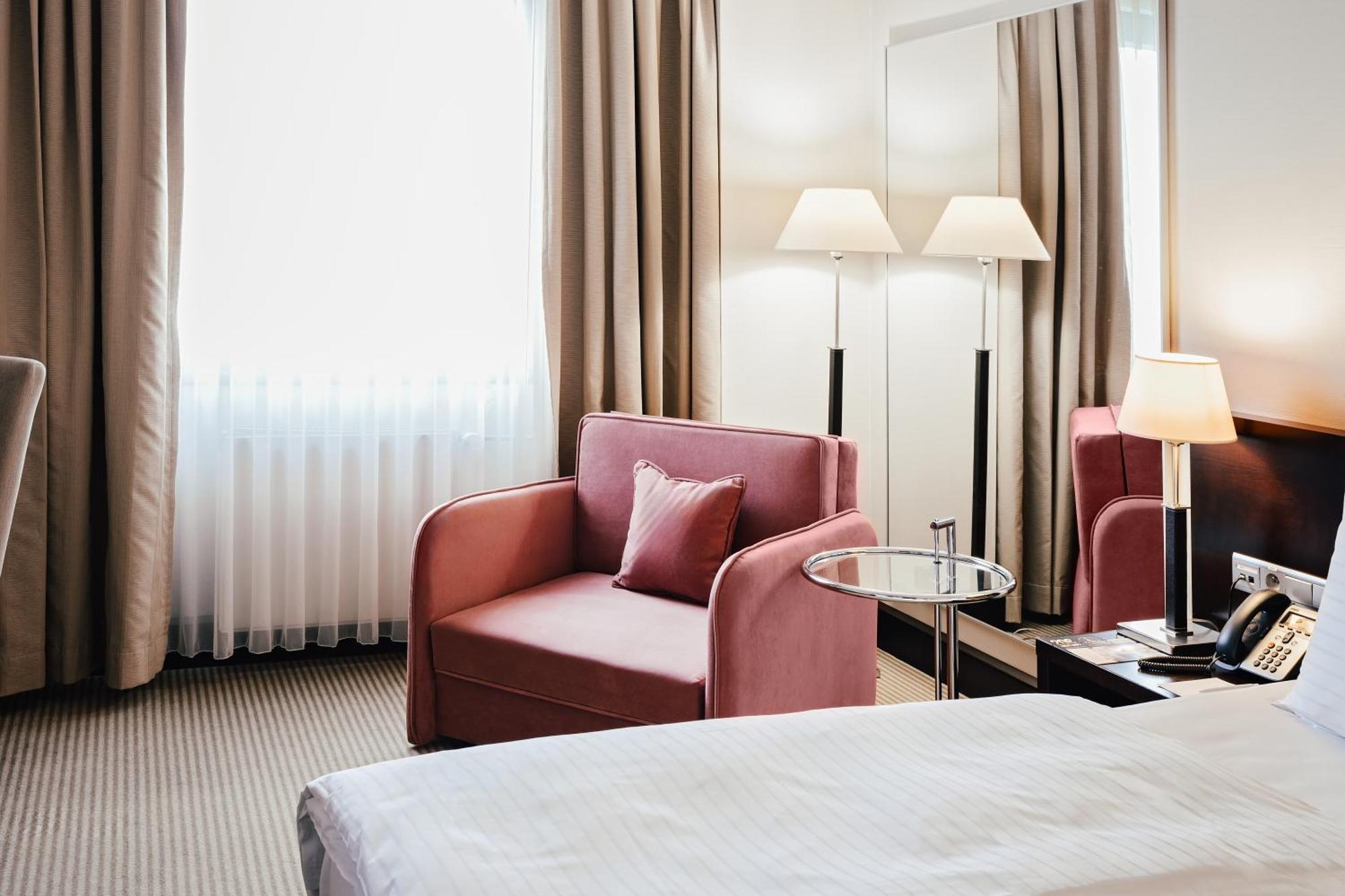 Crowne Plaza By Ihg Hotel 4*